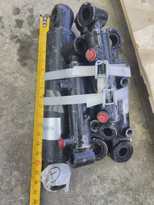 Future QTY 5 Hydraulic Cylinders