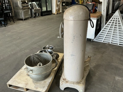 USED HOBART H-600 60QT. COMMERCIAL STAND MIXER