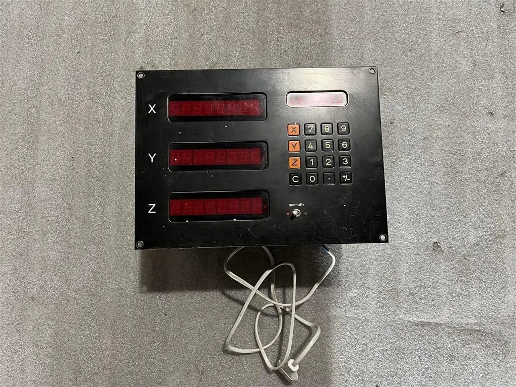 USED HEIDENHAIN READ OUT 3 AXES 653 B