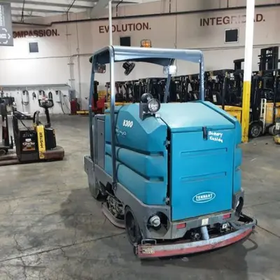 USED 2015 TENNANT 8300
