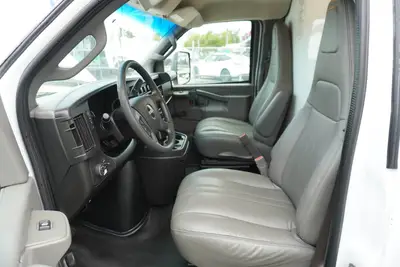 Used 2017 GMC SAVANA G3500 Box trucks Florida US | Truck and Van Outlet #1541709
