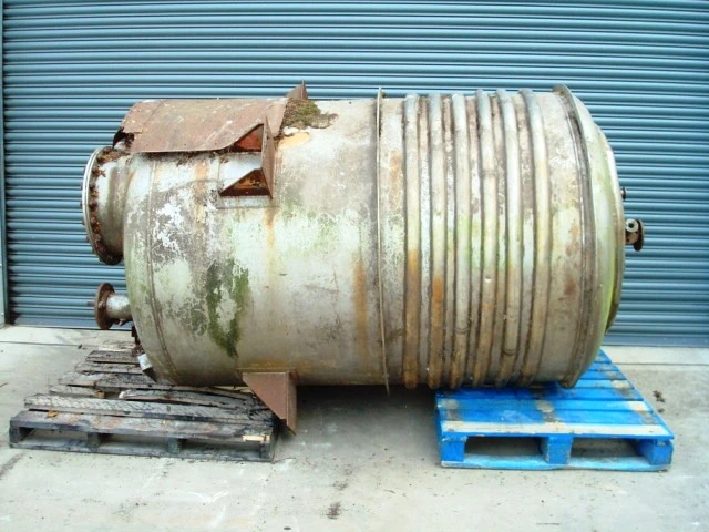 3200 L S/S Vertical Jkt Pressure Vessel