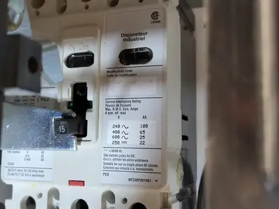 Used EATON SVX002A1-5A4N1 Switchgears British Columbia CA | Lenmark #240178