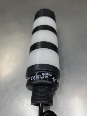 Banner TL50GYRA Color Light Indicator Bar, 18-30VDC. 5D-16