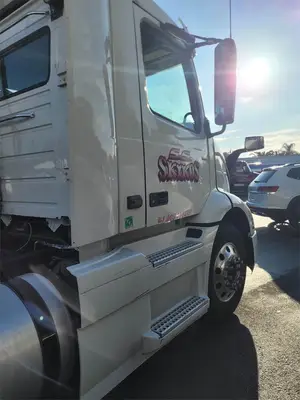 USED 2020 VOLVO VNR64T300