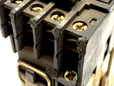 3A3-12-10-24 | Sprecher+Schuh  Contactor 24VDC Coil 4-Pole CHIPPED - For parts or not working