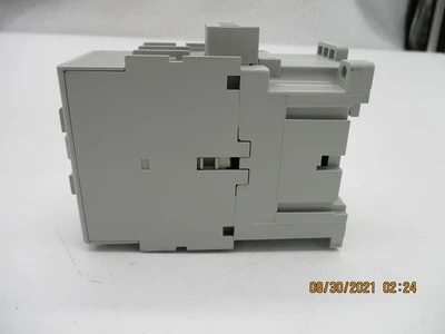 Allen-Bradley 100-C300 00C SER C New 3 Main Poles Contactor