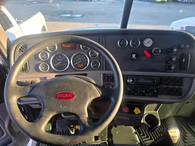 USED 2012 PETERBILT 386