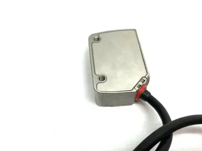 USED KEYENCE SELF-CONTAINED CMOS LASER DISTANCE BASED SENSOR