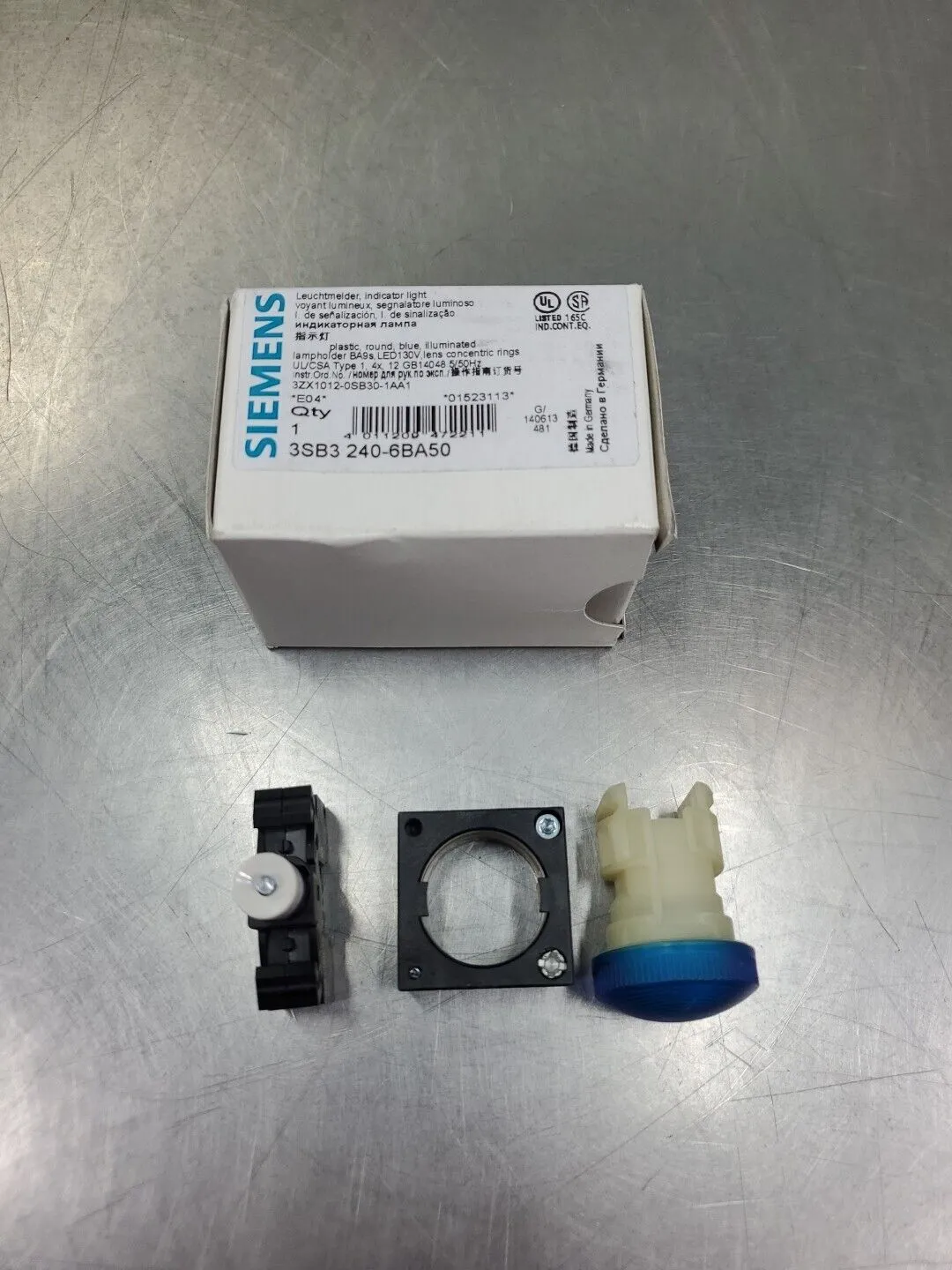 SIEMENS 3SB3 240-6BA50 BLUE LED PILOT LIGHT, 130V. 4D-12