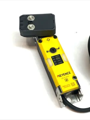 USED KEYENCE SAFETY INTERLOCK SWITCH POWER-TO-RELEASE NPN IP69K