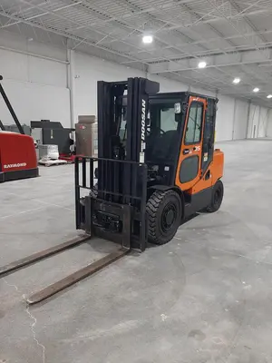 USED DOOSAN D35S-7 – 8000 LB. DIESEL OUTDOOR FORKLIFT