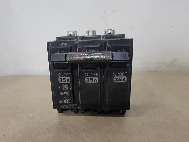 Used GENERAL ELECTRIC THQB32035 Switchgears British Columbia CA | Lenmark #238710
