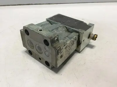 USED YUKEN 8B1136-D24-1002