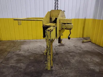 3,000 LBS CALDWELL MOTORIZED COIL GRAB LIFTER: STOCK #22717