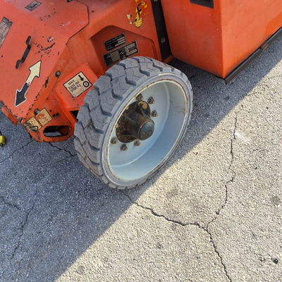USED 2011 JLG E400AJPN