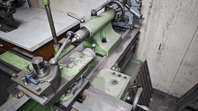 REIDEN Centre Lathe, in very good working condition