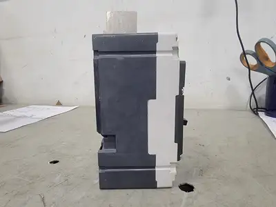USED SIEMENS 3VL1110-1KM30-0AA0