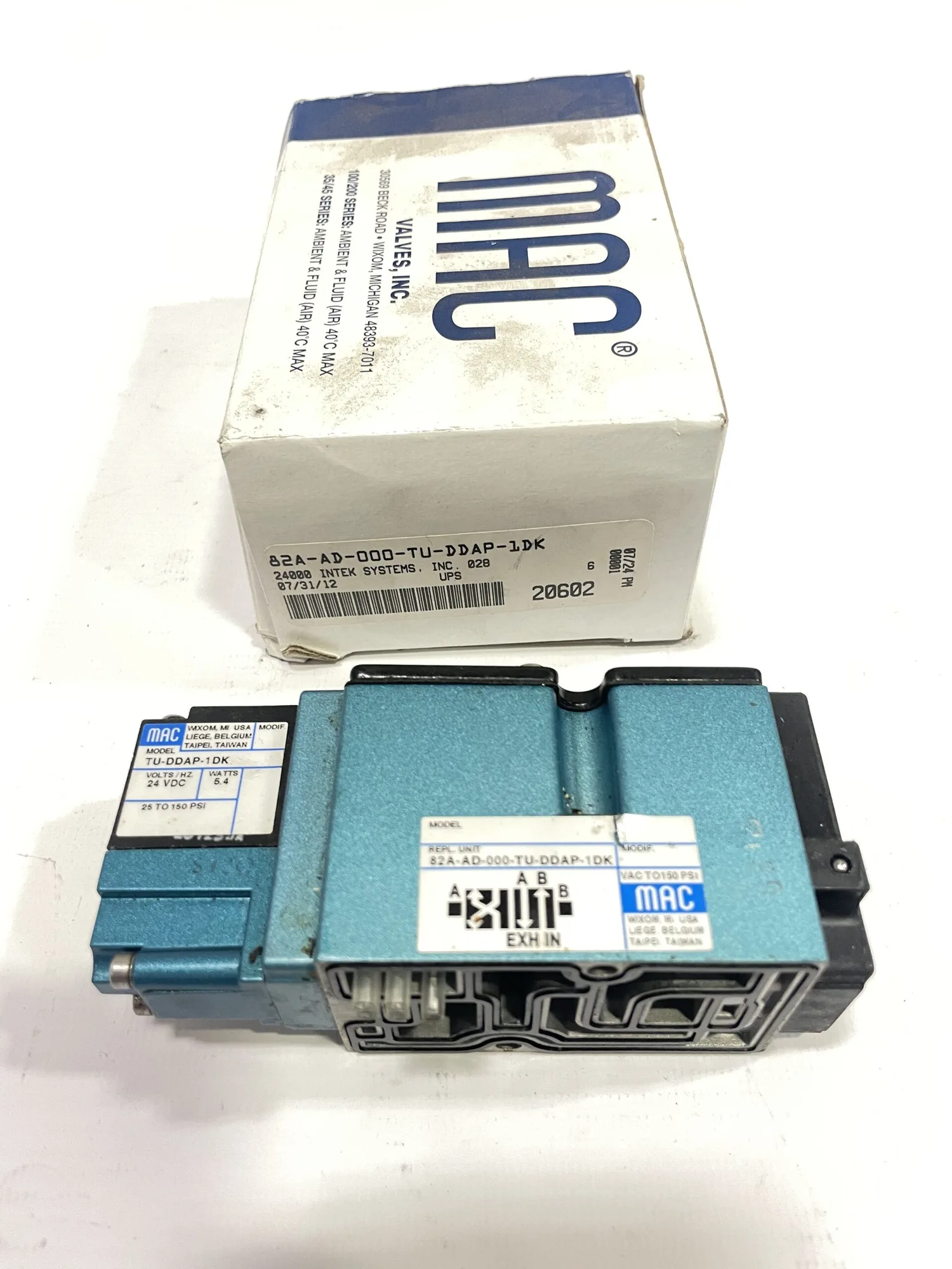 MAC 82A-AD-000-TU-DDAP-1DK 4-Way Solenoid Directional Spool Valve 24V 150PSI NIB