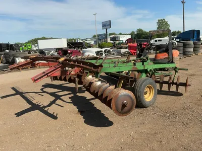 Used John Deere 13’6” Disc, Pull Behind with Pin Hitch, Hydraulic Lift/Lower, 9.5L-15 and 11L-14 Tir...