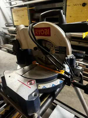 Used _UNKNOWN_ _UNKNOWN_ Double Miter Saws Ohio US | Myron Bowling Auctioneers Inc #1504268