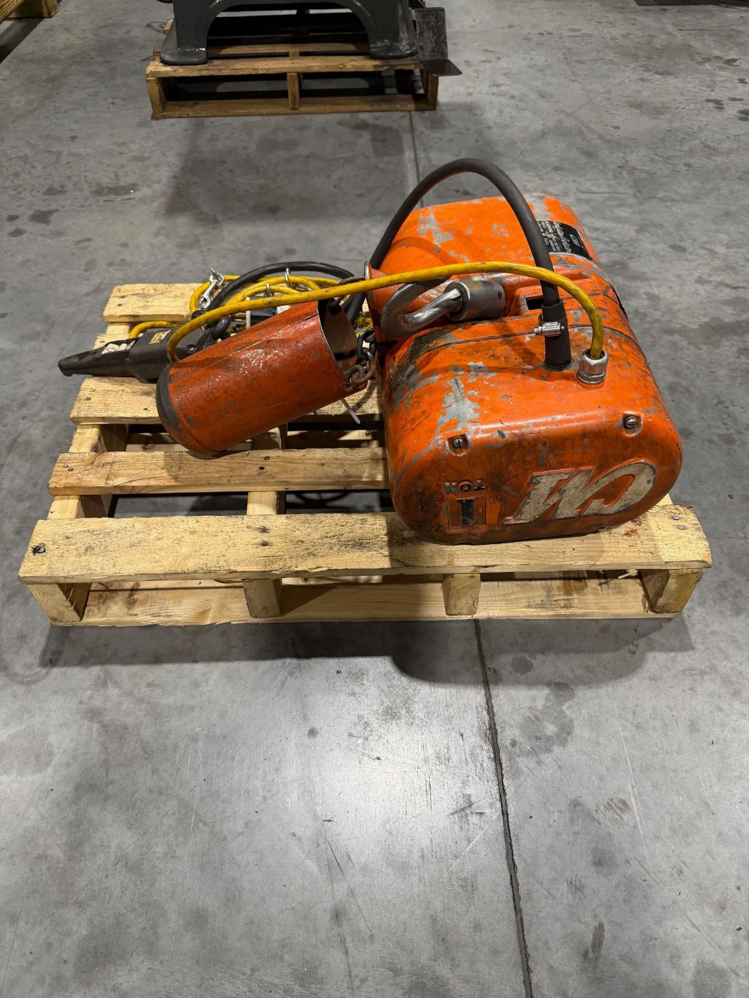 CM HOIST 1 Ton Model L-2 1 H.P. 230 volt / 3 phase USA #7319