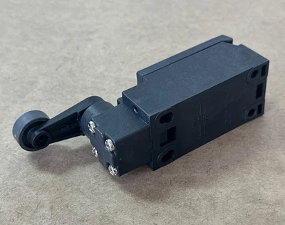 NEW Omron D4N-2C20