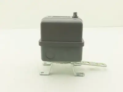 Telemecanique 9036GG2H Float Switch w/ Arm 5 HP 115-575 VAC 1 Or 3 Ph Series C