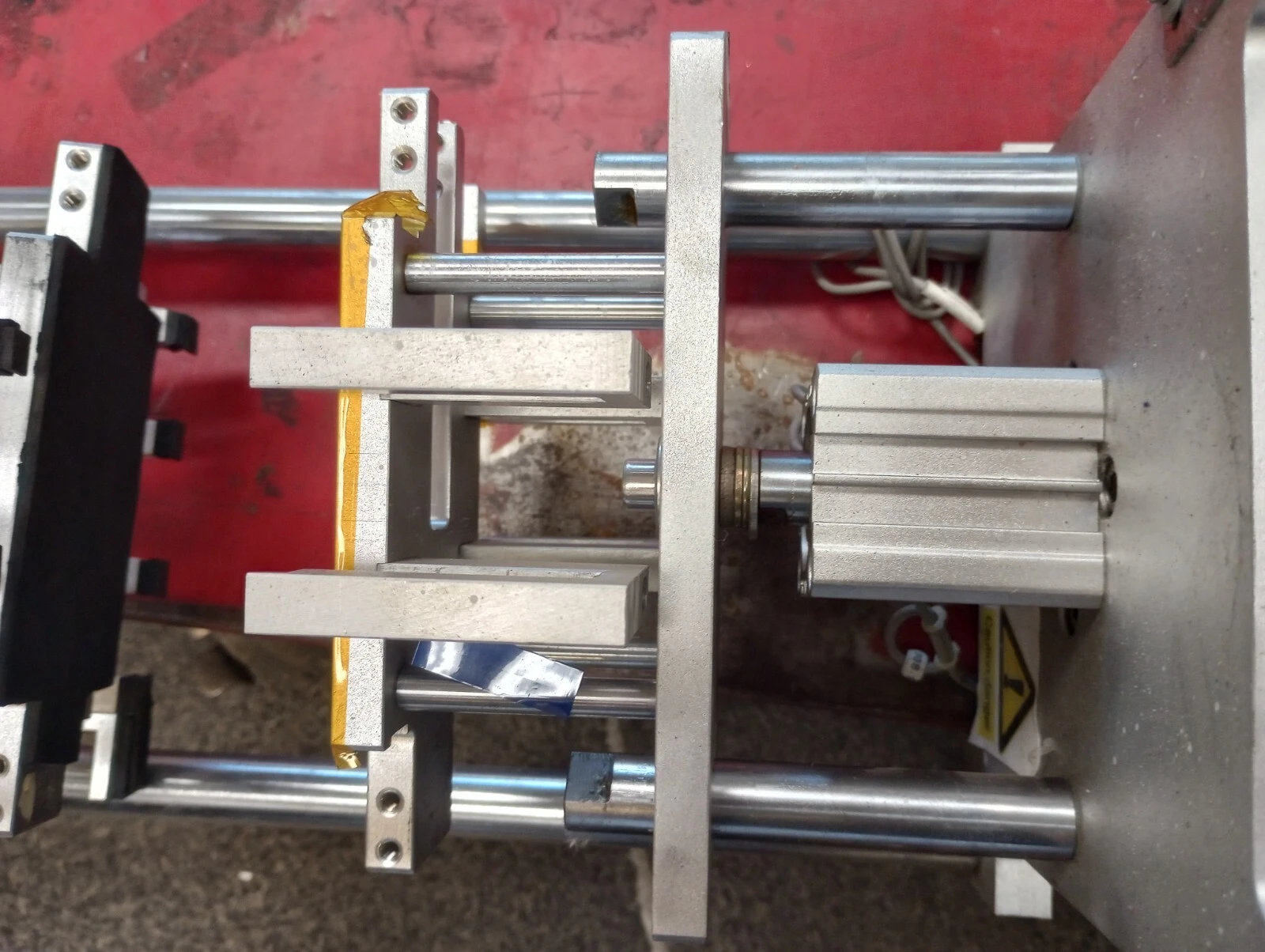 CUSTOM LABELING TOOL  WITH SENSOR & CYCLINDER