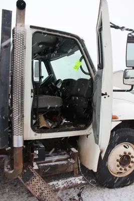 INTERNATIONAL 4300 DT466 BOX TRUCK | Levy Recovery Group (10)