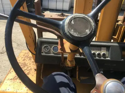 USED CATERPILLAR V300