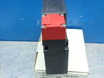 NEW OMRON D4NL1DFAB