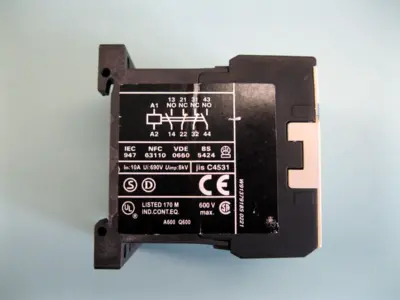 USED Telemecanique CA2KN22B7