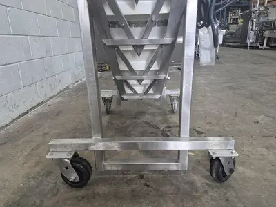 Incline Conveyor with Hopper