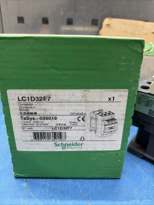 NEW Schneider Electric LC1D32F7