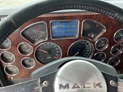 USED 2016 MACK PINNACLE CXU613