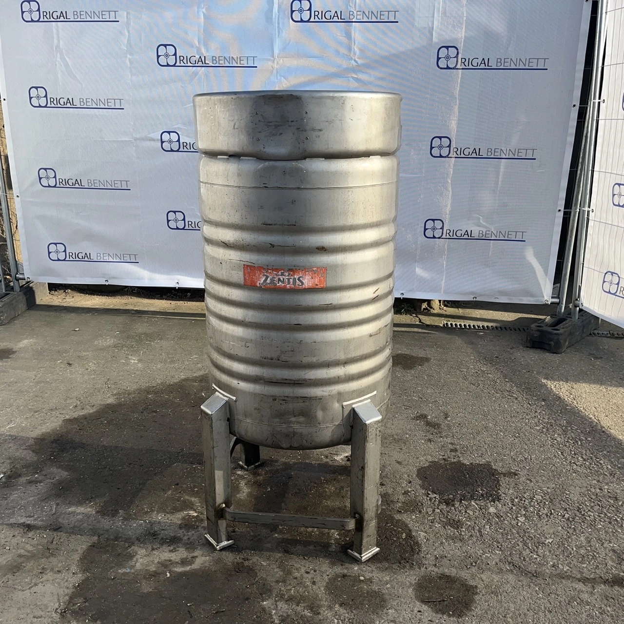 195 L S/S Vertical Pressure Vessel 7 Bar