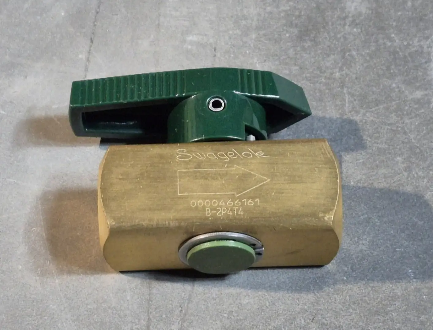 NEW SWAGELOK B-2P4T4