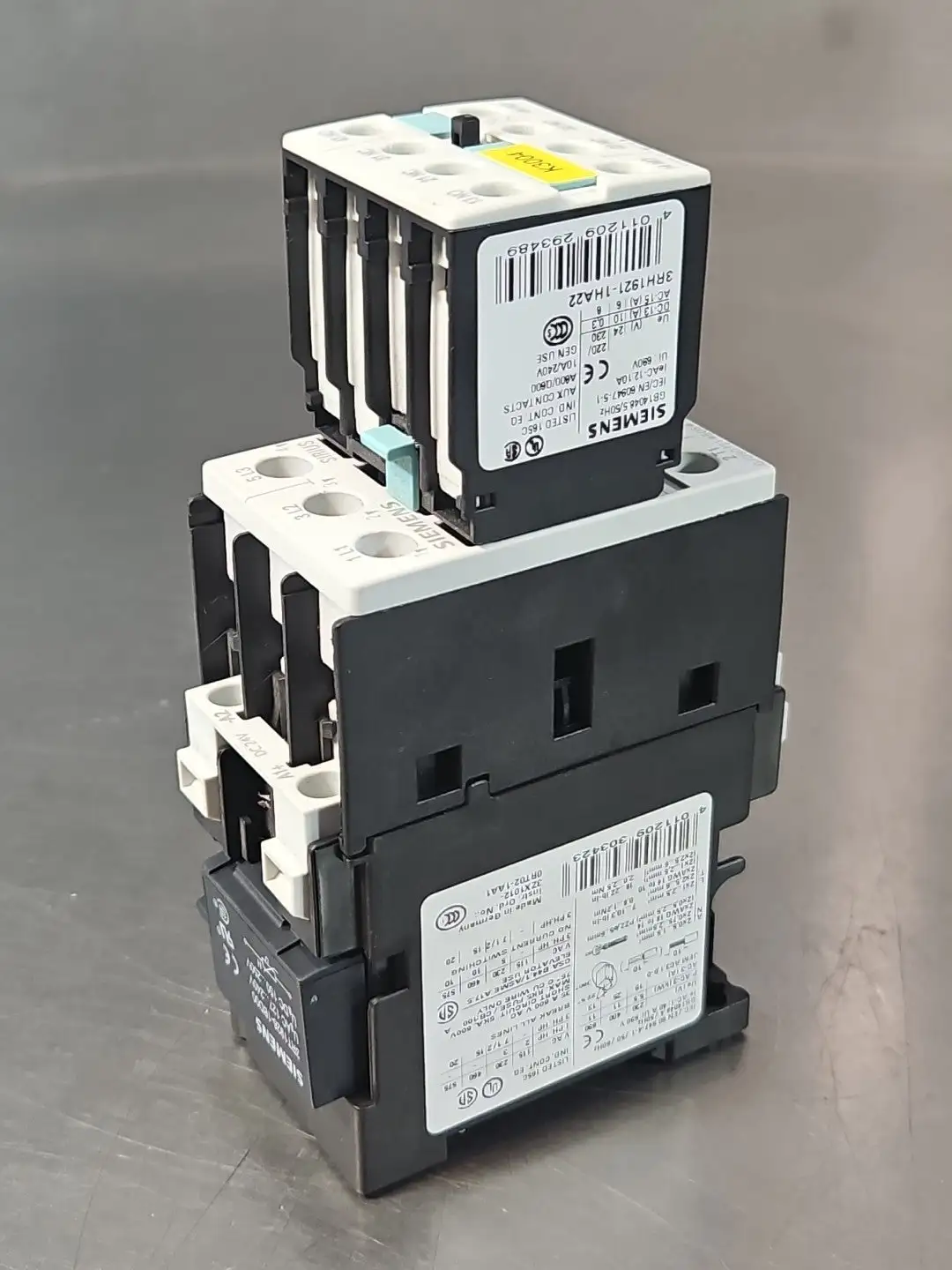Siemens 3RT1926-1B00 w/ 3RH1921-1HA22 Contactor Loc4E44