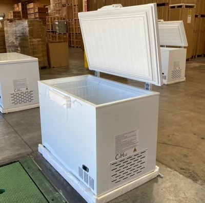 171-0386 45" Solid Top Self Contained Ultra Low Temperature Chest Freezer