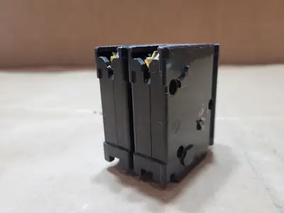 Used SCHNEIDER ELECTRIC CHOM215 Switchgears British Columbia CA | Lenmark #1438599