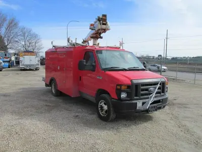 Used 2016 FORD E 350 Bucket (boom) trucks Manitoba CA | Conquest Truck & Auto Sales #1421323