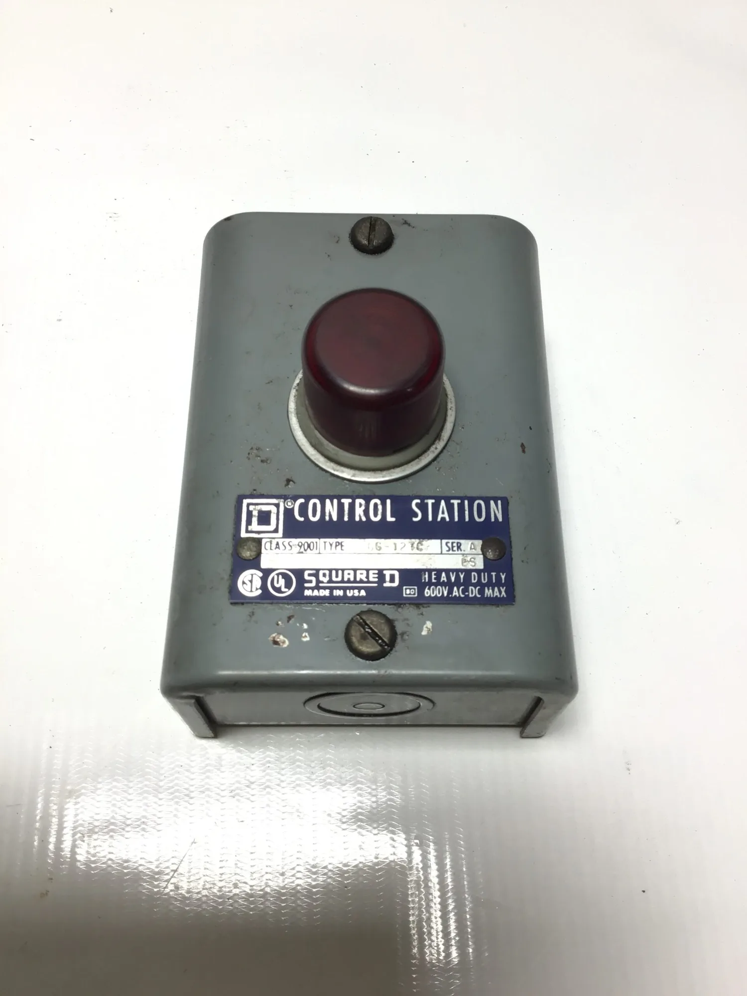 Square D 9001-GG-127C CONTROL STATION STOP LOCKOUT NEMA1 600V AC/DC SER A