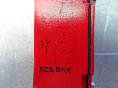 USED TELEMECANIQUE XCSB703