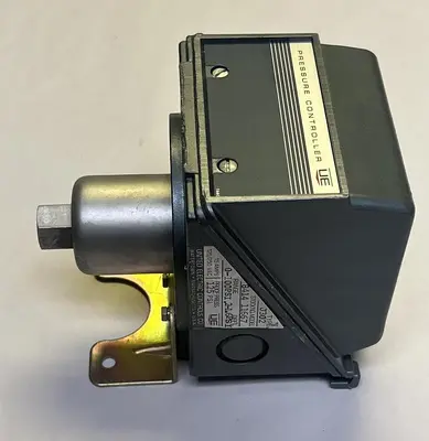 New | in-Stock UNITED ELECTRIC CONTROLS J302 Miscellaneous Equipment (Electrical & Power) | Surplus Asset Holdings #1191071