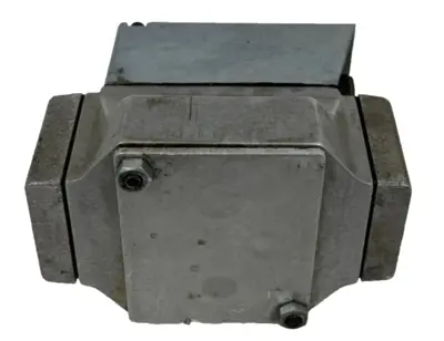 USED MOOG 62-307A SERVO VALVE 189-127F1