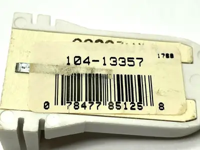 104-13357 | Leviton  Turn Type Lamp Holder 600V 660W LOT OF 3 - New – Open box