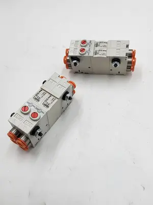 USED SMC SMC CORPORATION VQ1000-FPG-N7N7-F PERFECT CHECK TWO BLOCKS MERGED & MOUNTED ON BRACKET