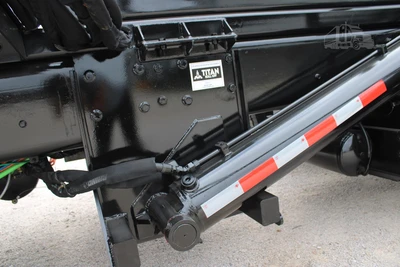 New | in-Stock 2026 INTERNATIONAL HX Rolloff Trucks Texas US | Roll Off Truck World #1491815