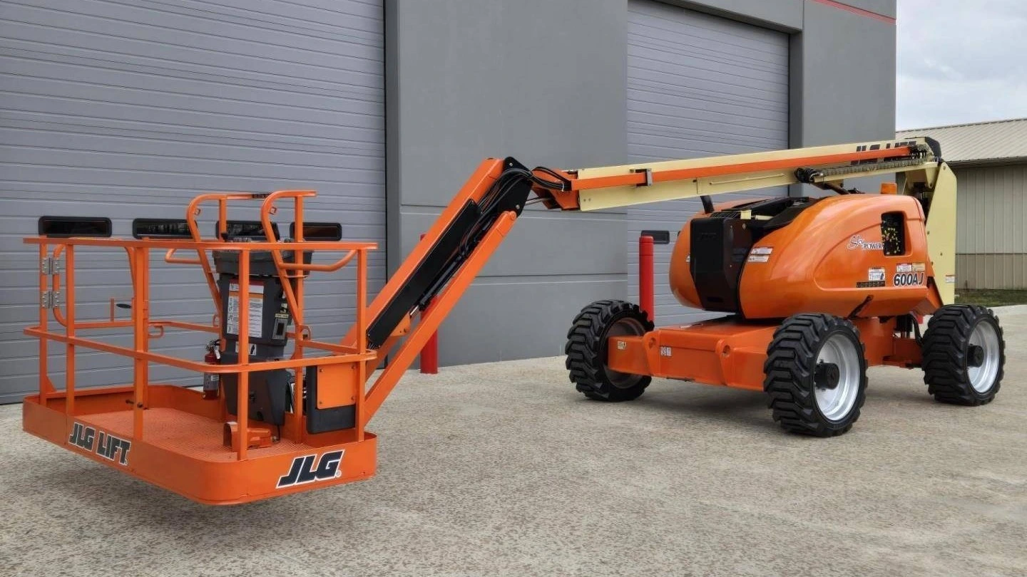 USED 2023 JLG 600 AJ